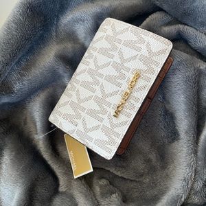Vanilla Michael Kors Wallet